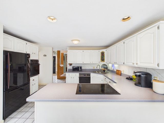 50 Prospect Ave, Hull, MA 02045