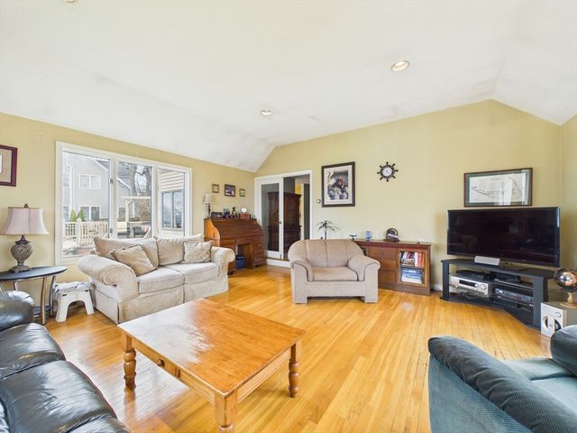 50 Prospect Ave, Hull, MA 02045