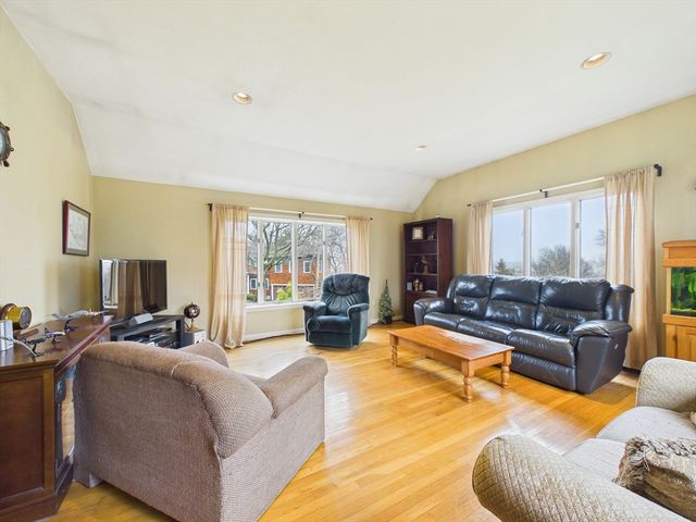 50 Prospect Ave, Hull, MA 02045