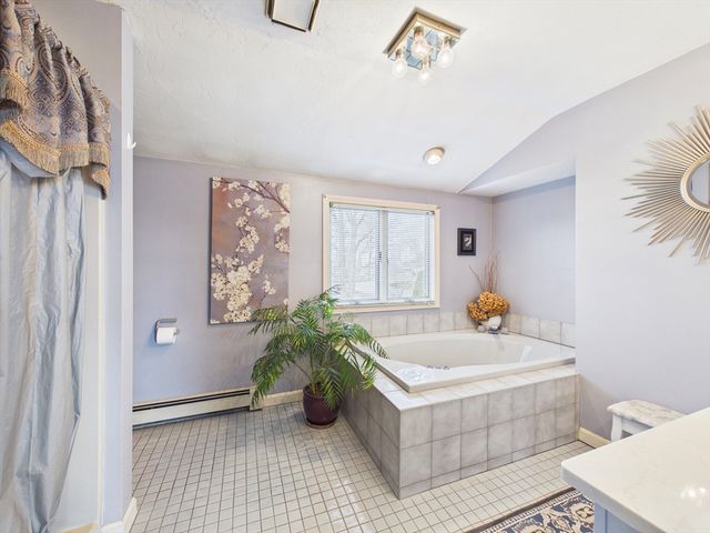 50 Prospect Ave, Hull, MA 02045