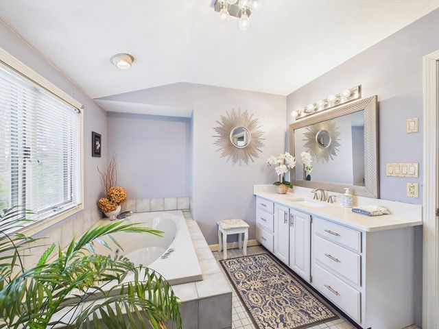 50 Prospect Ave, Hull, MA 02045