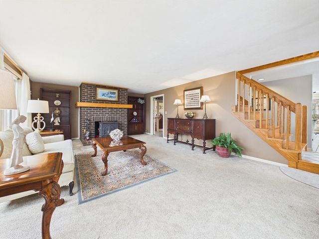 50 Prospect Ave, Hull, MA 02045