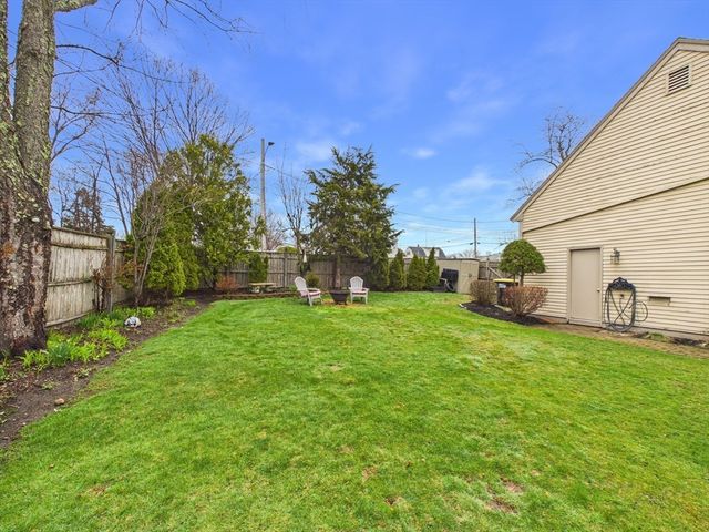 50 Prospect Ave, Hull, MA 02045
