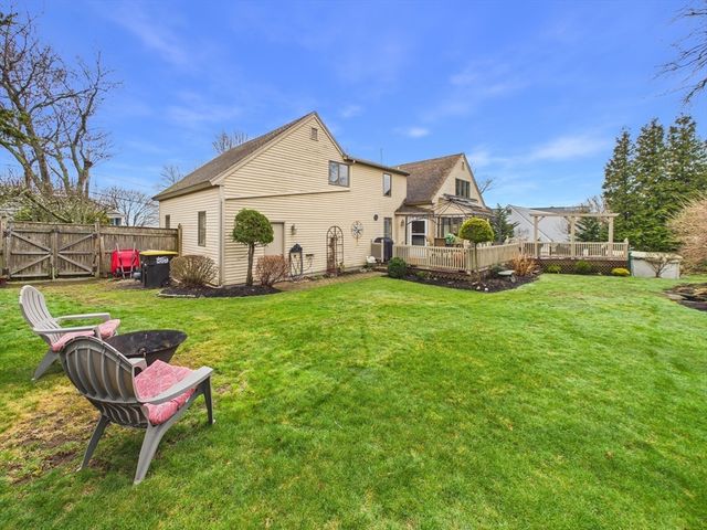 50 Prospect Ave, Hull, MA 02045