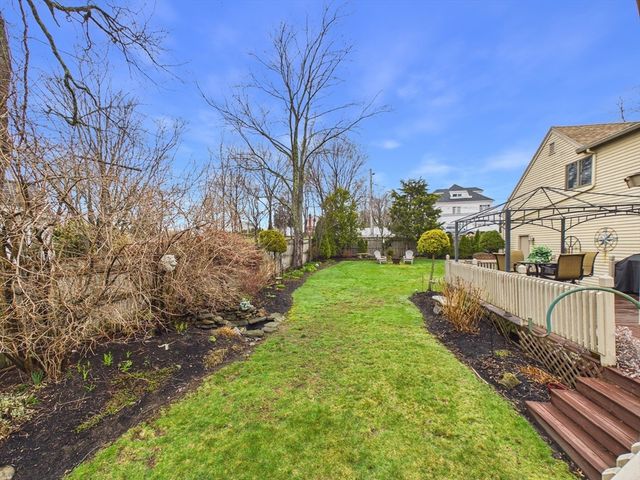 50 Prospect Ave, Hull, MA 02045