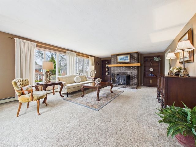 50 Prospect Ave, Hull, MA 02045