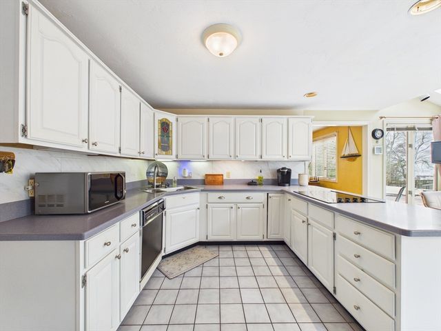 50 Prospect Ave, Hull, MA 02045