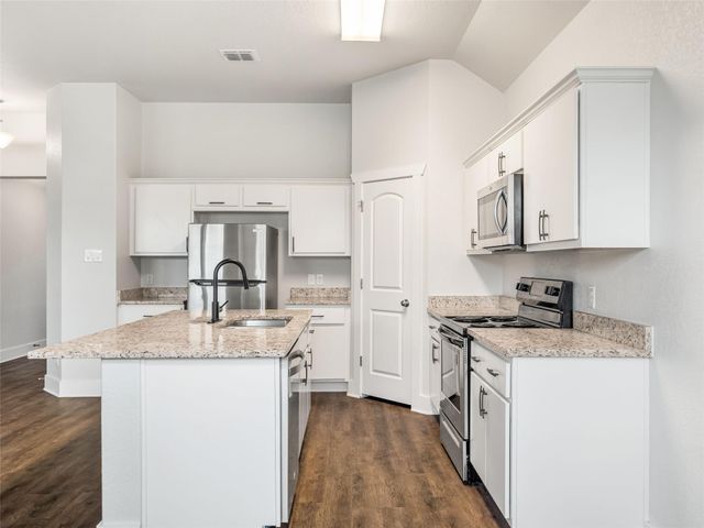 203 Winston DR, Fredericksburg, TX 78624