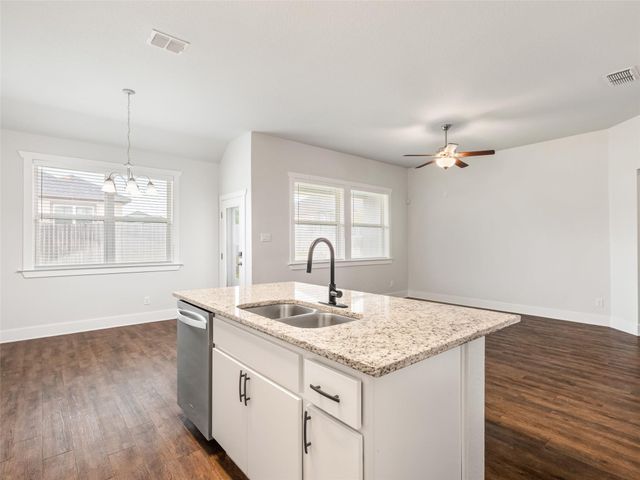 203 Winston DR, Fredericksburg, TX 78624