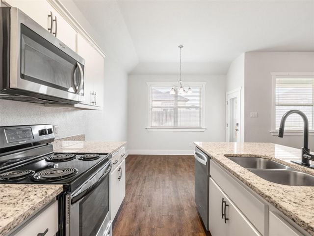 203 Winston DR, Fredericksburg, TX 78624