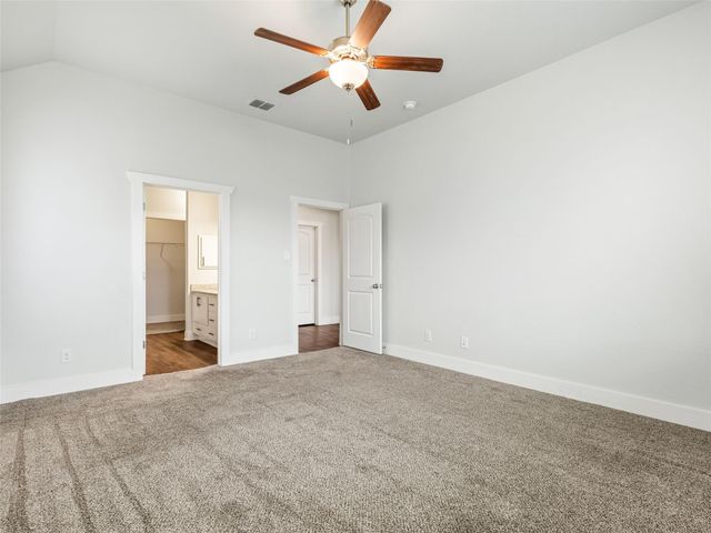 203 Winston DR, Fredericksburg, TX 78624