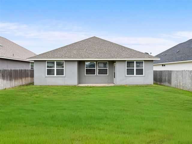 203 Winston DR, Fredericksburg, TX 78624