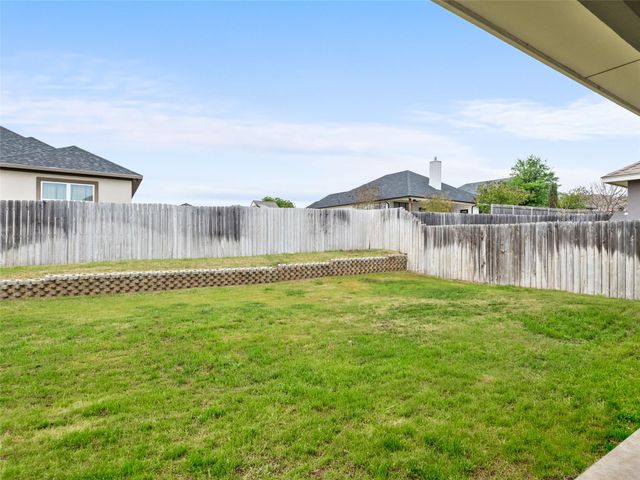 203 Winston DR, Fredericksburg, TX 78624