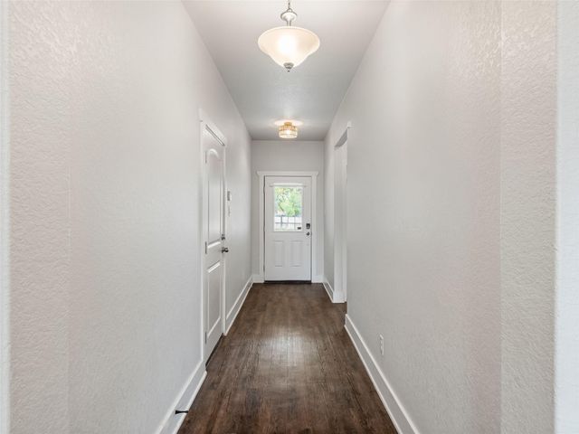 203 Winston DR, Fredericksburg, TX 78624