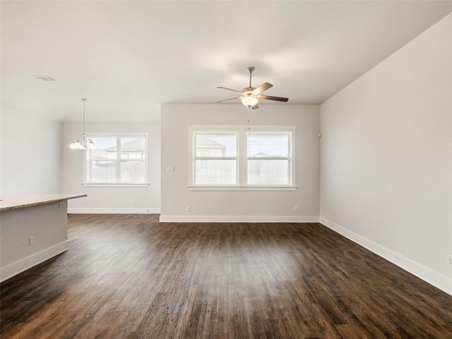 203 Winston DR, Fredericksburg, TX 78624