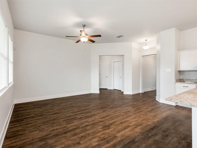 203 Winston DR, Fredericksburg, TX 78624
