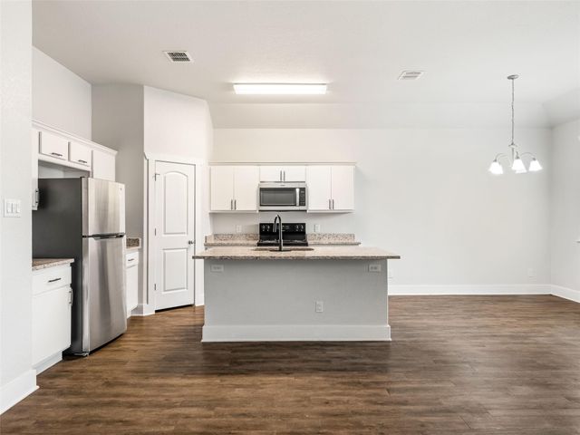 203 Winston DR, Fredericksburg, TX 78624