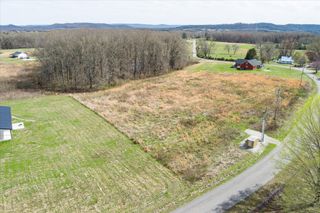 1835 Three Island Rd, Walling, TN 38587