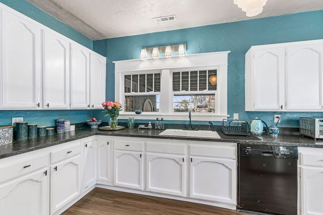 408 N Ivy Street, Medford, OR 97501