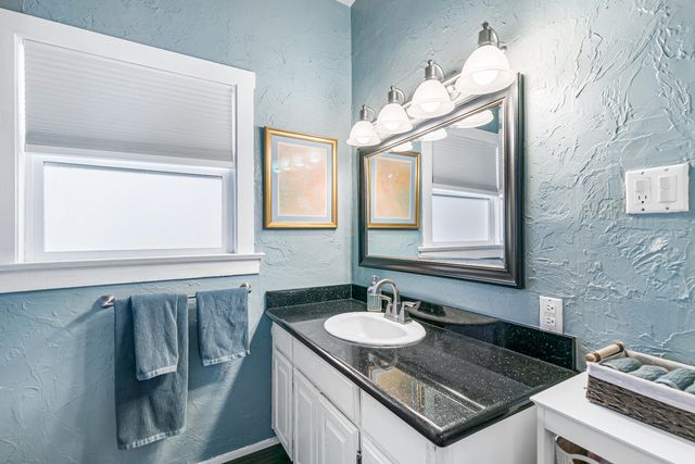 408 N Ivy Street, Medford, OR 97501