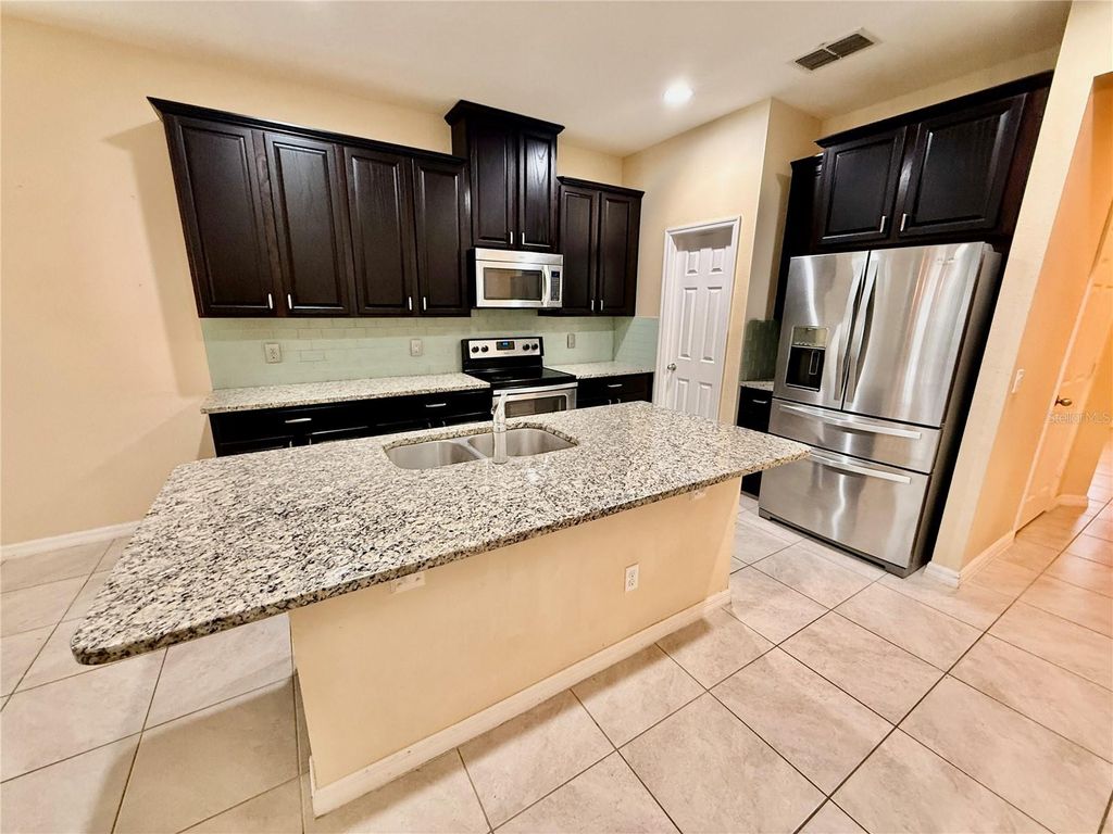 Image 11 of property listing at 12121 HOMESTEAD PARK LANE, Orlando, FL 32824