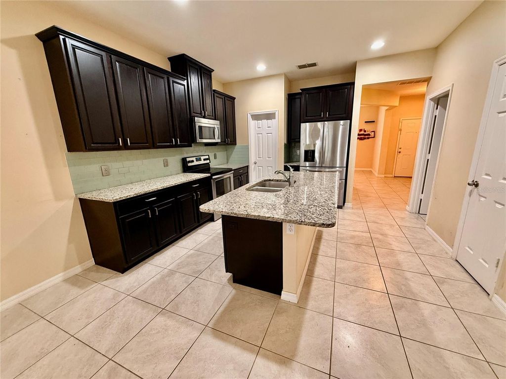 Image 12 of property listing at 12121 HOMESTEAD PARK LANE, Orlando, FL 32824