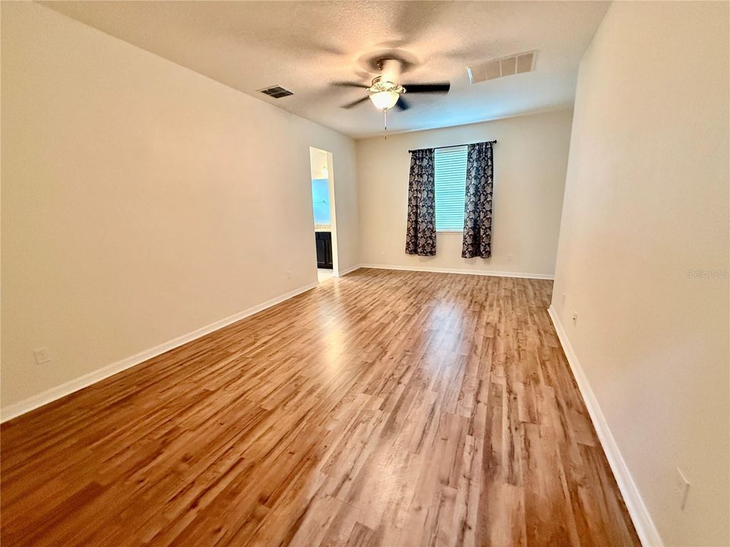 Image 17 of property listing at 12121 HOMESTEAD PARK LANE, Orlando, FL 32824