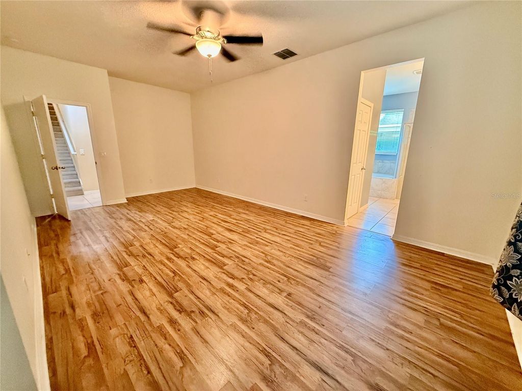 Image 18 of property listing at 12121 HOMESTEAD PARK LANE, Orlando, FL 32824