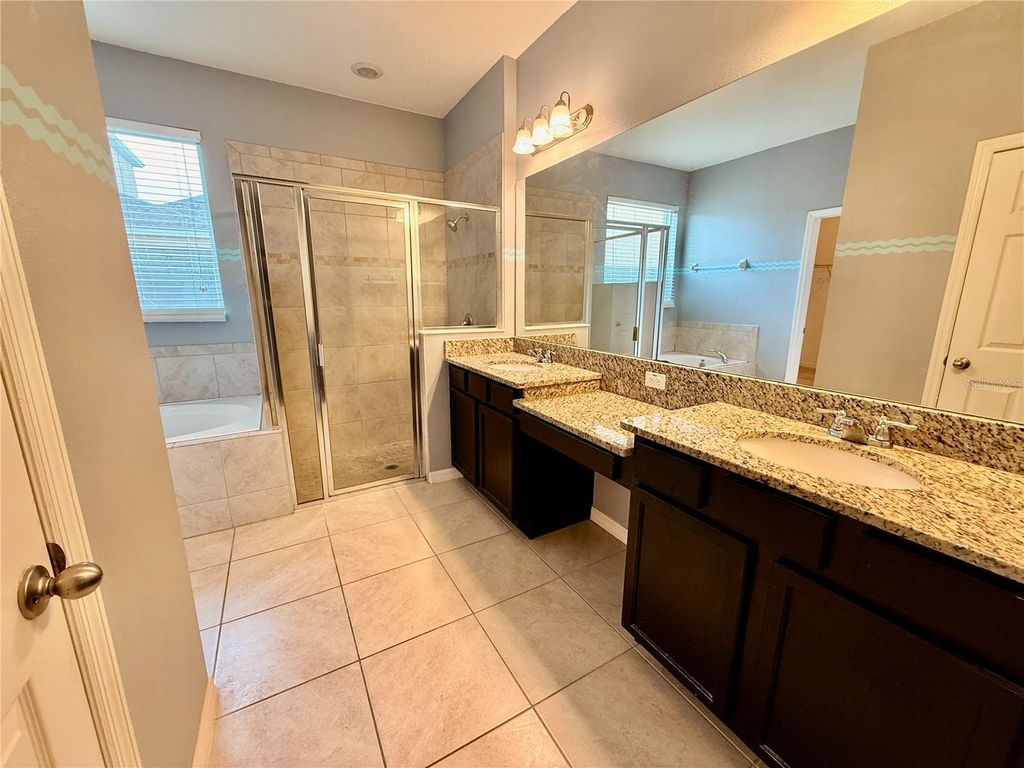 Image 19 of property listing at 12121 HOMESTEAD PARK LANE, Orlando, FL 32824