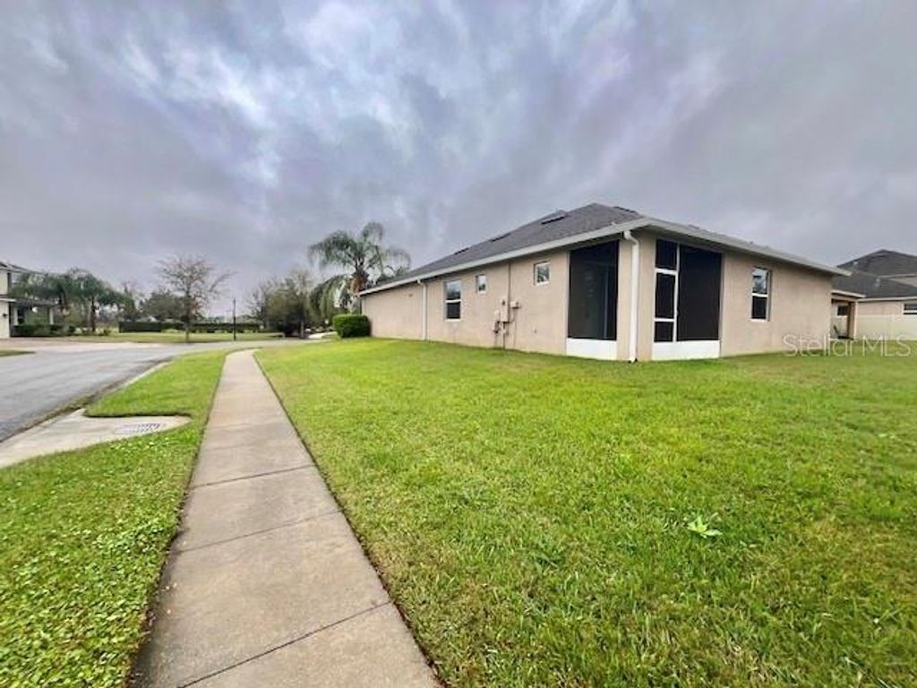 Image 3 of property listing at 12121 HOMESTEAD PARK LANE, Orlando, FL 32824