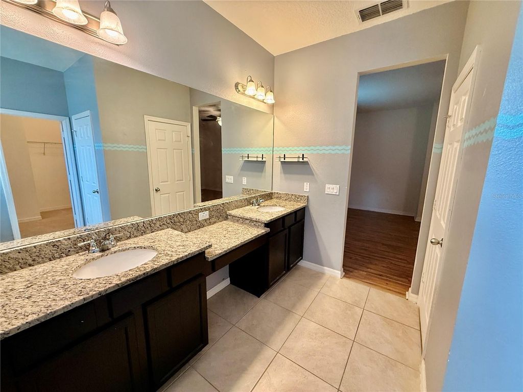 Image 22 of property listing at 12121 HOMESTEAD PARK LANE, Orlando, FL 32824