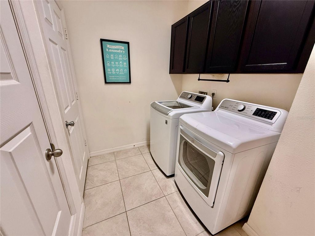 Image 8 of property listing at 12121 HOMESTEAD PARK LANE, Orlando, FL 32824