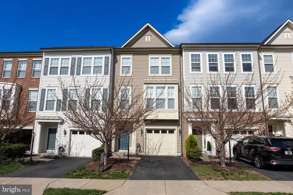 11974 MIRROR LAKE LN, Bristow, VA 20136