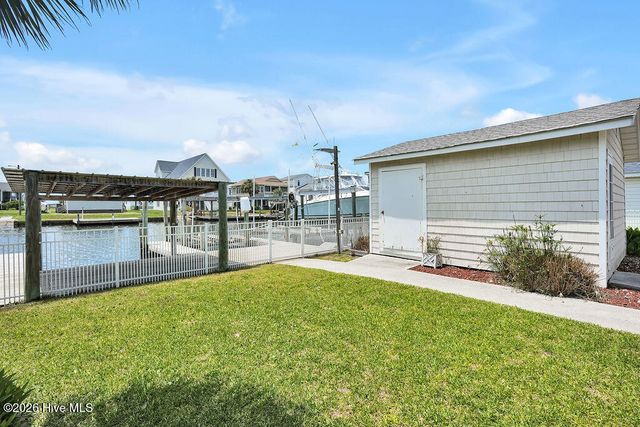 4069 4th Street, Surf City, NC 28445