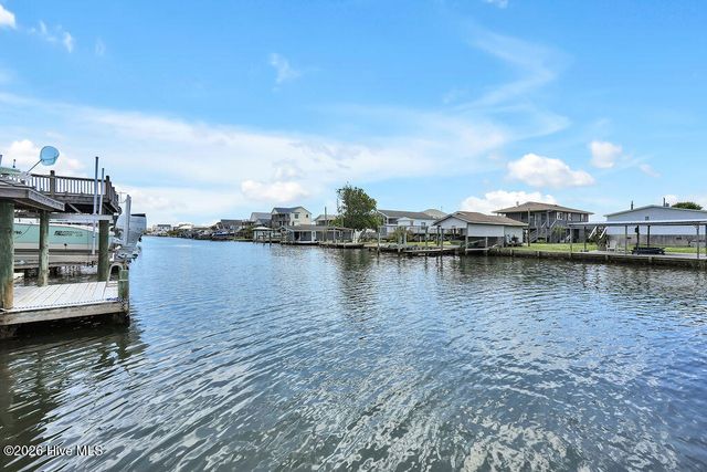 4069 4th Street, Surf City, NC 28445