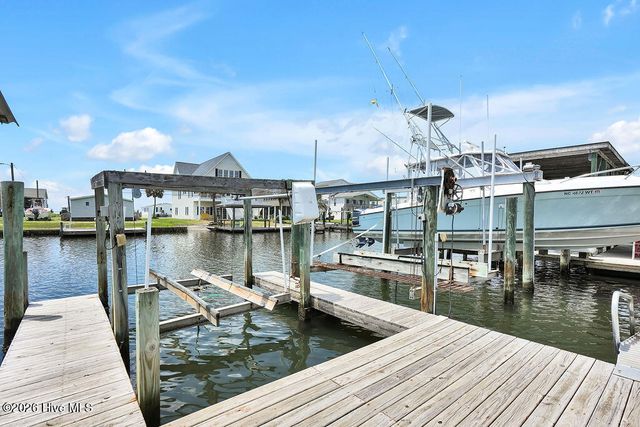 4069 4th Street, Surf City, NC 28445