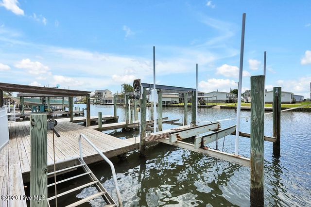 4069 4th Street, Surf City, NC 28445