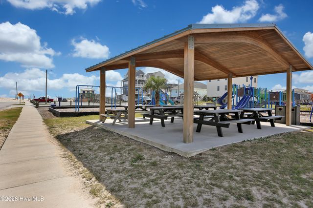 4069 4th Street, Surf City, NC 28445