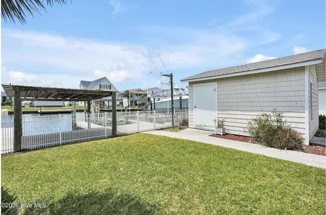 4069 4th Street, Surf City, NC 28445
