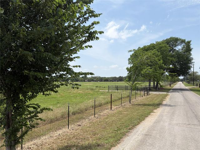 38645 Wiggins Road, Hempstead, TX 77445