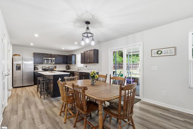 241 Burr Oak Lane, Piedmont, SC 29673