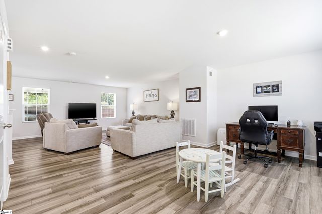 241 Burr Oak Lane, Piedmont, SC 29673