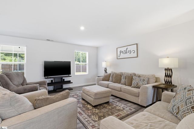 241 Burr Oak Lane, Piedmont, SC 29673