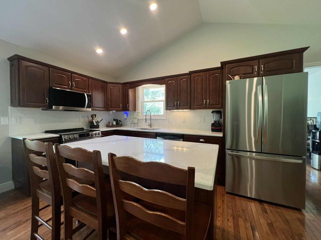 27 Valhalla Avenue, Jenkins, KY 41537