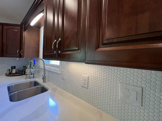 27 Valhalla Avenue, Jenkins, KY 41537