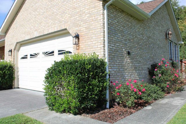 27 Valhalla Avenue, Jenkins, KY 41537