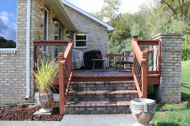 27 Valhalla Avenue, Jenkins, KY 41537