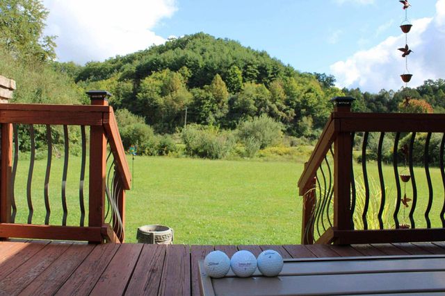 27 Valhalla Avenue, Jenkins, KY 41537