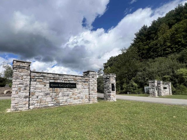 27 Valhalla Avenue, Jenkins, KY 41537