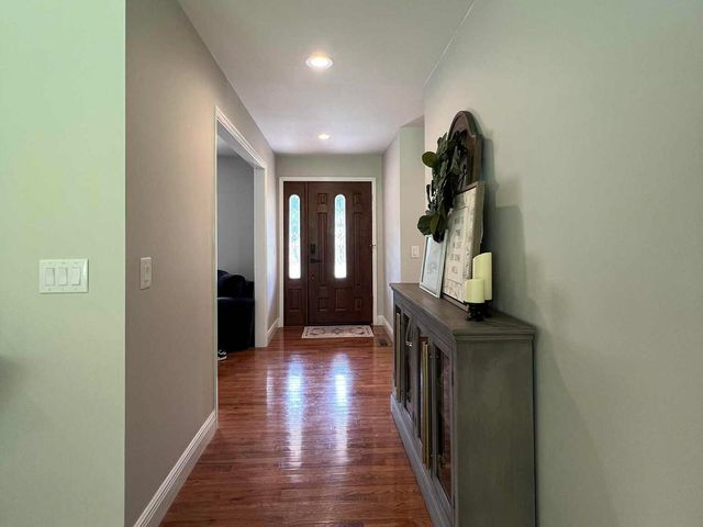 27 Valhalla Avenue, Jenkins, KY 41537